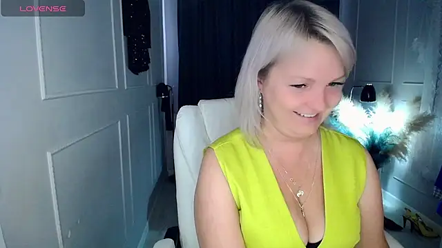 Snapshot of Juarnea chatting on April 16, 2026, 10:27 am Juarnea online show from April 16, 2026, 10:27 am