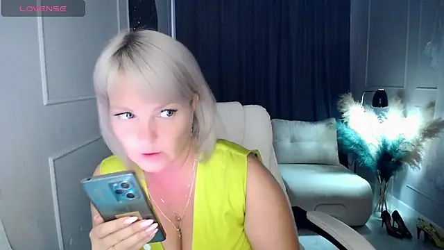 Snapshot of Juarnea chatting on April 3, 2026, 7:04 am Juarnea online show from April 3, 2026, 7:04 am