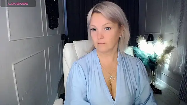 Snapshot of Juarnea chatting on March 30, 2026, 10:28 am Juarnea online show from March 30, 2026, 10:28 am