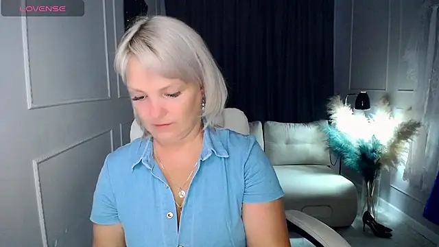 Snapshot of Juarnea chatting on March 18, 2026, 6:05 am Juarnea online show from March 18, 2026, 6:05 am