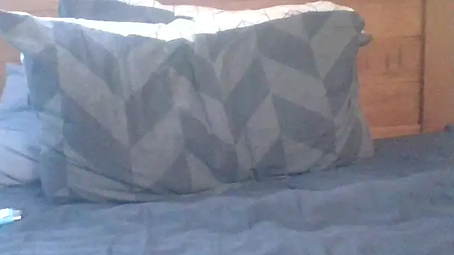 Theo-rose10 online show from November 13, 2025, 11:30 pm