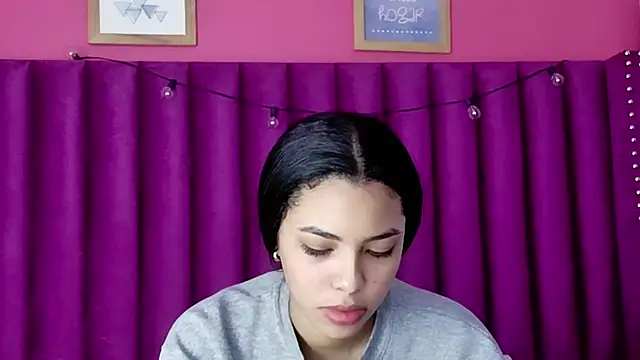 Snapshot of littleebonny chatting on December 22, 2025, 12:38 pm littleebonny online show from December 22, 2025, 12:38 pm