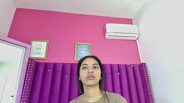 Snapshot of littleebonny chatting on March 24, 2026, 12:38 pm littleebonny online show from March 24, 2026, 12:38 pm