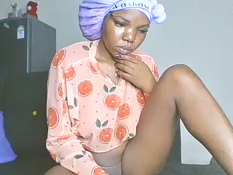 Snapshot of sweet_bigclit chatting on April 23, 2026, 4:41 am sweet bigclit online show from April 23, 2026, 4:41 am