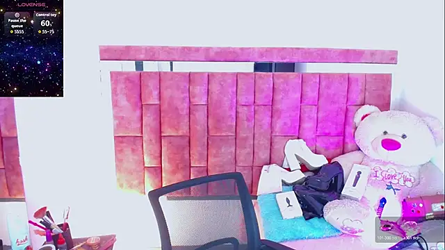 Snapshot of KayleighDreams_ chatting on April 24, 2026, 3:41 am KayleighDreams online show from April 24, 2026, 3:41 am