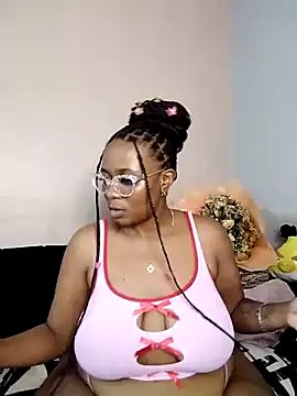 Snapshot of CocoBootyyy chatting on January 16, 2025, 10:21 am CocoBootyyy online show from January 16, 2025, 10:21 am