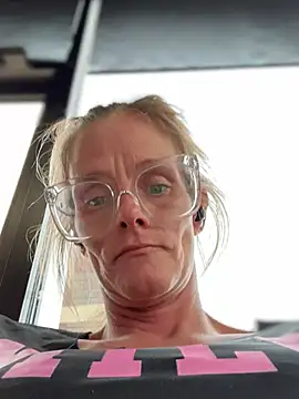 vixendoll87 online show from March 19, 2025, 8:32 pm