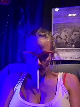 vixendoll87 online show from March 1, 2025, 3:21 am