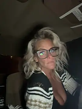 Snapshot of vixendoll87 chatting on March 30, 2026, 1:07 am vixendoll87 online show from March 30, 2026, 1:07 am