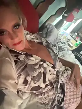 vixendoll87 online show from November 12, 2025, 7:07 pm