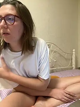 BeatriceTender online show from November 7, 2025, 6:34 pm