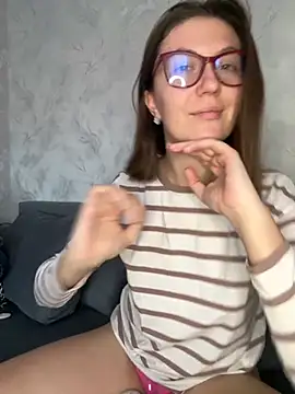 BeatriceTender online show from November 17, 2025, 10:52 am