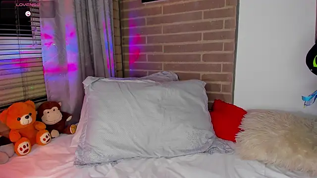 Snapshot of liam_oficial02 chatting on February 6, 2026, 2:40 am liam oficial02 online show from February 6, 2026, 2:40 am