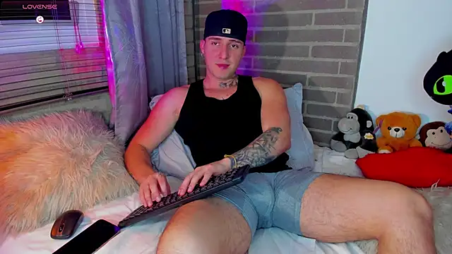 Snapshot of liam_oficial02 chatting on January 17, 2026, 3:43 am liam oficial02 online show from January 17, 2026, 3:43 am