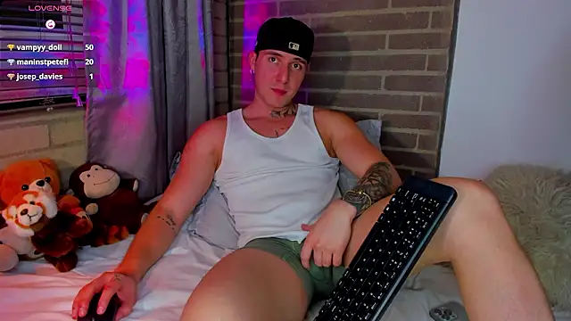 Snapshot of liam_oficial02 chatting on February 17, 2026, 1:47 am liam oficial02 online show from February 17, 2026, 1:47 am