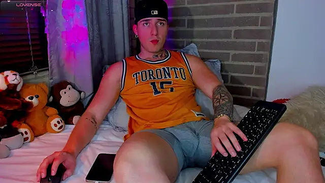 Snapshot of liam_oficial02 chatting on February 18, 2026, 3:26 am liam oficial02 online show from February 18, 2026, 3:26 am