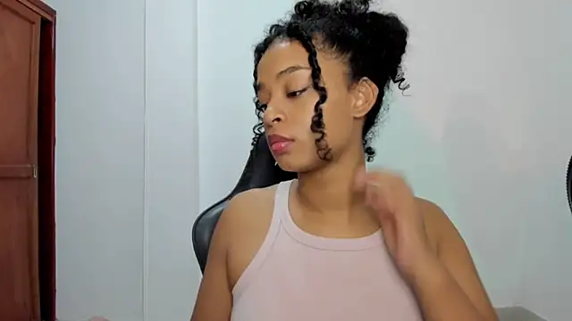 Snapshot of avellanatammy chatting on October 28, 2025, 3:29 am avellanatammy online show from October 28, 2025, 3:29 am