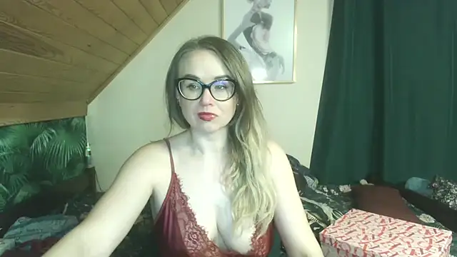 Snapshot of MilfKendra4U chatting on May 18, 2026, 7:40 pm MilfKendra4U online show from May 18, 2026, 7:40 pm