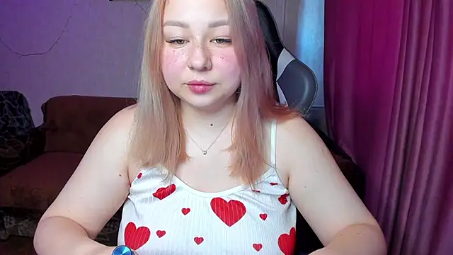 Snapshot of Milafoxxxy chatting on October 14, 2025, 9:10 am Milafoxxxy online show from October 14, 2025, 9:10 am