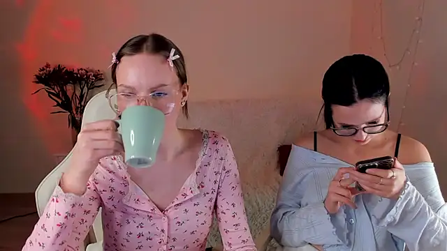 Snapshot of MishkaMe chatting on February 25, 2026, 6:41 pm MishkaMe online show from February 25, 2026, 6:41 pm