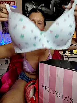 Snapshot of TheDime chatting on April 7, 2026, 7:04 pm TheDime online show from April 7, 2026, 7:04 pm