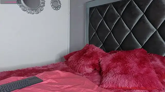 Snapshot of Taiissa_ chatting on February 7, 2026, 4:15 pm Taiissa online show from February 7, 2026, 4:15 pm