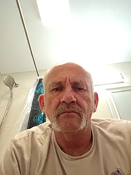 Snapshot of den-rock4u chatting on March 4, 2026, 11:34 pm den-rock4u online show from March 4, 2026, 11:34 pm