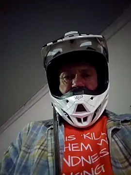 Snapshot of den-rock4u chatting on December 20, 2025, 5:32 am den-rock4u online show from December 20, 2025, 5:32 am