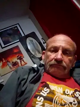Snapshot of den-rock4u chatting on May 10, 2026, 6:17 am den-rock4u online show from May 10, 2026, 6:17 am