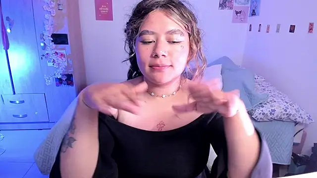 StephaniFox online show from March 18, 2025, 3:23 am