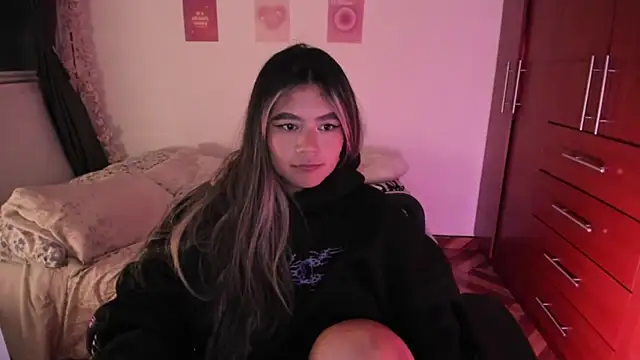 StephaniFox online show from November 9, 2025, 3:32 am