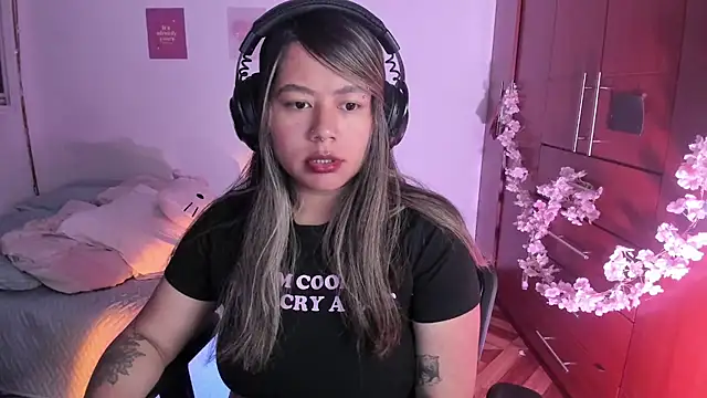 StephaniFox online show from October 3, 2025, 12:03 am