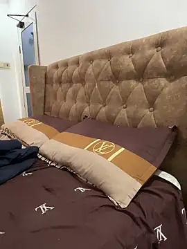 sknzy09 online show from November 11, 2025, 4:35 pm