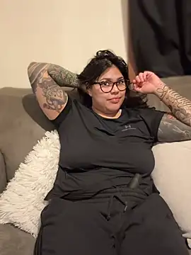 miacanela xo online show from May 5, 2026, 1:52 am