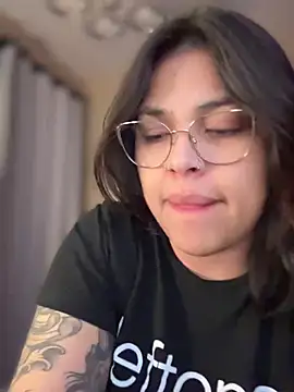 Snapshot of miacanela_xo chatting on March 17, 2025, 1:35 am miacanela xo online show from March 17, 2025, 1:35 am