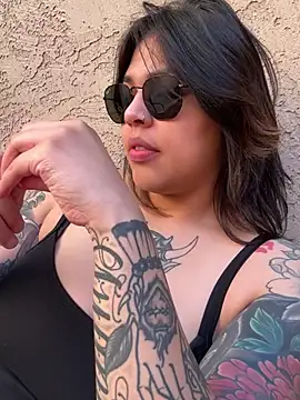 Snapshot of miacanela_xo chatting on March 11, 2025, 12:00 am miacanela xo online show from March 11, 2025, 12:00 am