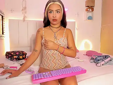 Snapshot of lilith_horny chatting on November 29, 2025, 7:08 am lilith horny online show from November 29, 2025, 7:08 am