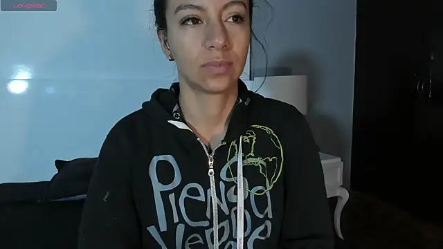 Tamaraakins online show from November 18, 2025, 12:30 pm