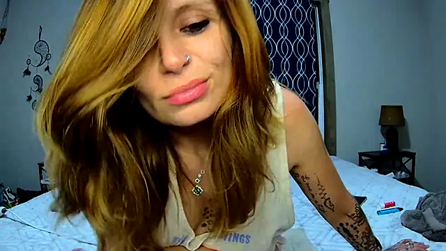 ZeelaXoXo online show from December 3, 2024, 8:55 am