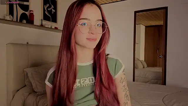 Snapshot of Roxxy_mora chatting on October 31, 2025, 11:11 pm Roxxy mora online show from October 31, 2025, 11:11 pm