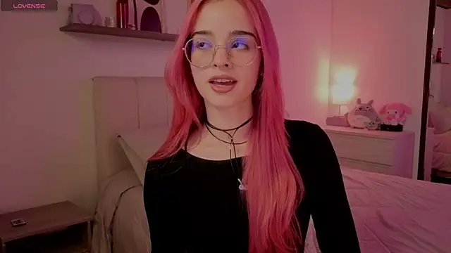 Snapshot of Roxxy_mora chatting on December 3, 2025, 10:20 pm Roxxy mora online show from December 3, 2025, 10:20 pm