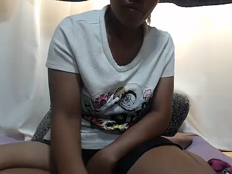 Snapshot of Linda_sexy chatting on March 18, 2026, 6:27 am Linda sexy online show from March 18, 2026, 6:27 am