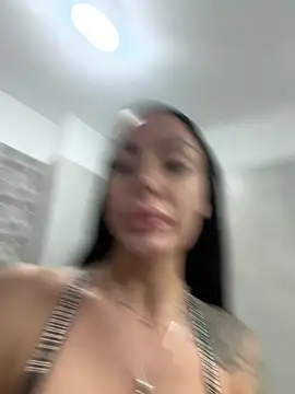 Snapshot of RaquelleVon chatting on March 29, 2026, 4:14 am RaquelleVon online show from March 29, 2026, 4:14 am