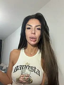 Snapshot of RaquelleVon chatting on March 30, 2026, 4:36 am RaquelleVon online show from March 30, 2026, 4:36 am