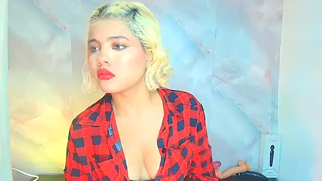 Snapshot of sofiacastillo01 chatting on July 13, 2026, 1:43 pm sofiacastillo01 online show from July 13, 2026, 1:43 pm