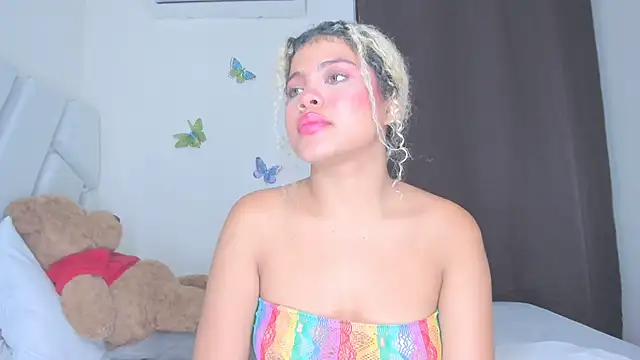 sofiacastillo01 online show from April 7, 2026, 6:15 am