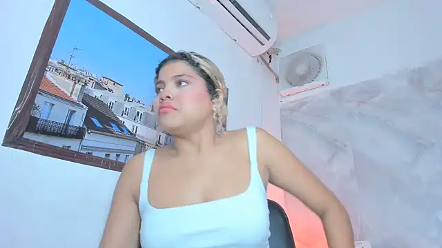 Snapshot of sofiacastillo01 chatting on May 25, 2026, 1:32 pm sofiacastillo01 online show from May 25, 2026, 1:32 pm