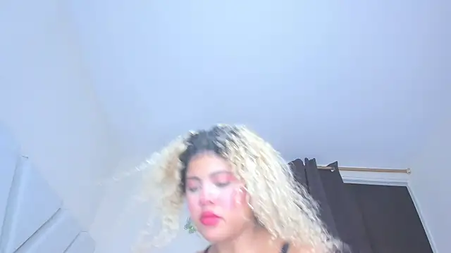 Snapshot of sofiacastillo01 chatting on April 24, 2026, 6:32 pm sofiacastillo01 online show from April 24, 2026, 6:32 pm