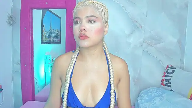 Snapshot of sofiacastillo01 chatting on June 19, 2026, 1:28 pm sofiacastillo01 online show from June 19, 2026, 1:28 pm