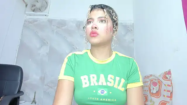 Snapshot of sofiacastillo01 chatting on May 16, 2026, 1:32 pm sofiacastillo01 online show from May 16, 2026, 1:32 pm
